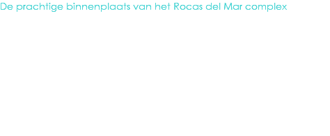 De prachtige binnenplaats van het Rocas del Mar complex